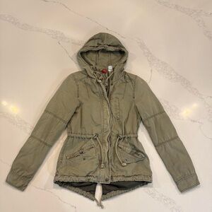 Vintage-inspired H&M khaki green utility jacket